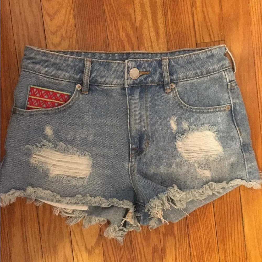 Kendall & Kylie High Rise Distressed Festival Embroidered Denim Shorts Size 3